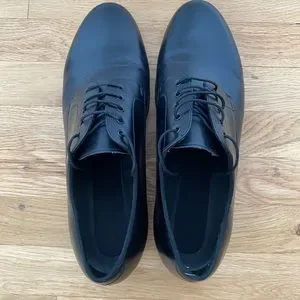 Uniqlo | Shoes | Uniqlo Mens Oxfords | Poshmark display picture 1